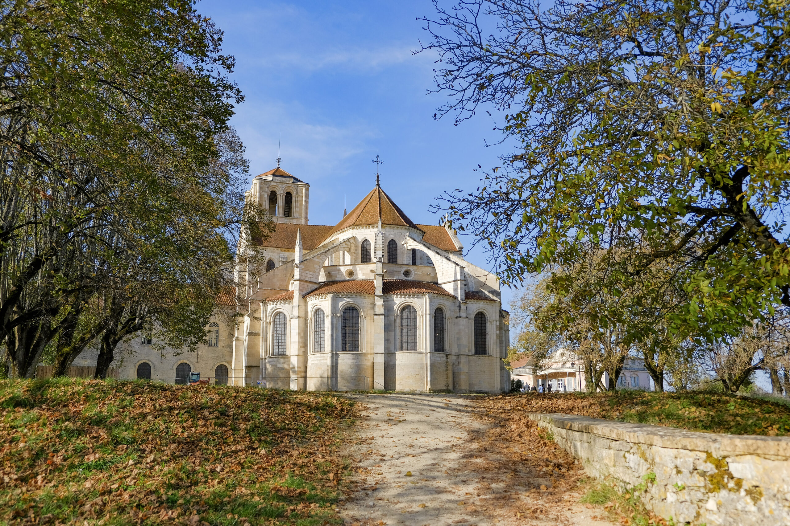 Chevet de la basilique Sainte-Marie-Madeleine de Vézelay © Histoires de patrimoine