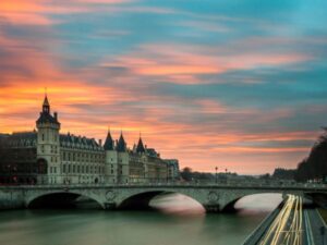 Conciergerie, palais de la Cité, rives de la Seine, Paris© Bruno Abatti Unsplash