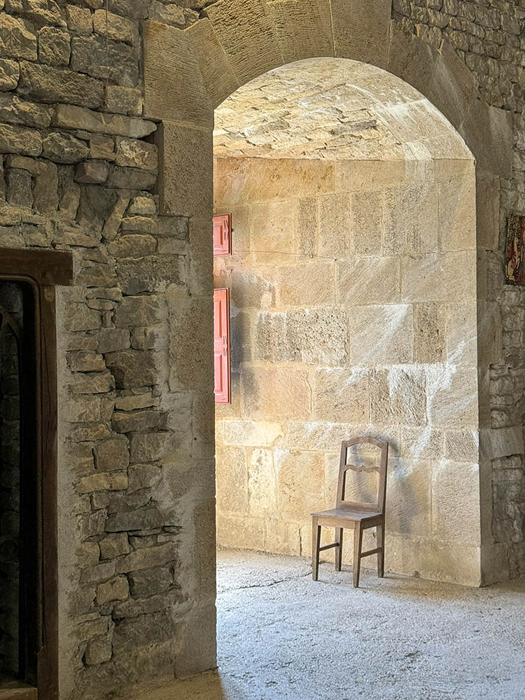 Intérieur du Château de Mâlain en Côte-d'Or, Bourgogne © Histoires de patrimoine